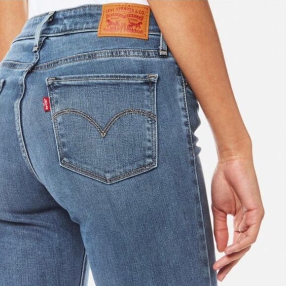 Levi’s Jeans Women’s Size 32 Light Wash Denim 712 Slim Mid-Rise Distressed Hem - Picture 7 of 12